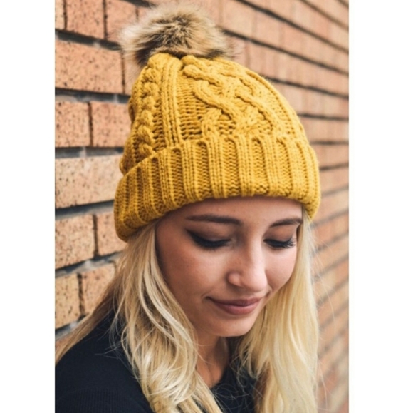 HOST PICK x2 Mustard pom beanie - Picture 2 of 7